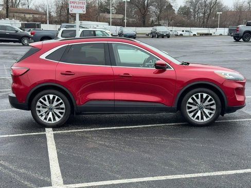 Used 2020 Ford Escape Titanium image 2