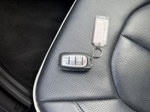 Used 2025 Chrysler Pacifica Limited image 22