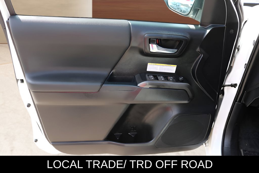 Used 2020 Toyota Tacoma TRD Off-Road AWD/4WD image 11