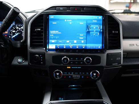 Used 2022 Ford F250 Lariat w/ Black Appearance Package image 20