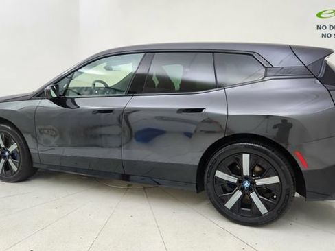 Used 2024 BMW iX xDrive50 w/ Sport Package AWD/4WD image 11