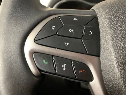 Used 2018 Jeep Grand Cherokee Altitude AWD/4WD image 17
