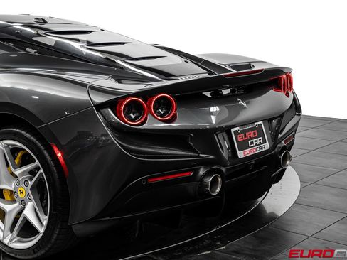 Used 2021 Ferrari F8 Tributo RWD image 19