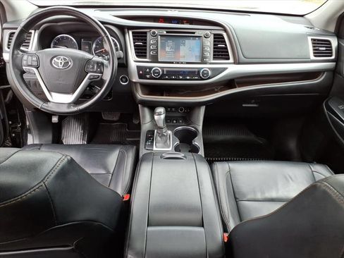 Used 2017 Toyota Highlander XLE AWD/4WD image 28