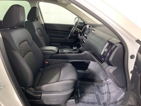 Used 2024 Nissan Pathfinder SV image 24