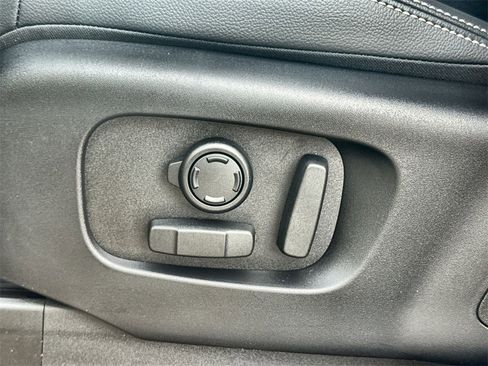 New 2026 Land Rover Discovery Limited Edition image 20