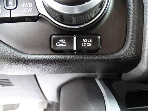 Used 2023 RAM 1500 4x4 Crew Cab Big Horn image 25