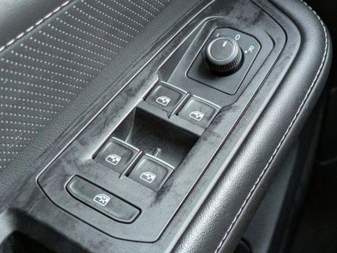 Used 2024 Volkswagen Atlas SE FWD image 23