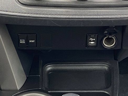 Certified 2017 Toyota RAV4 LE w/ Carpet Mat Package FWD image 32
