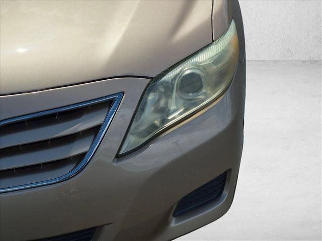 Used 2011 Toyota Camry LE FWD image 9