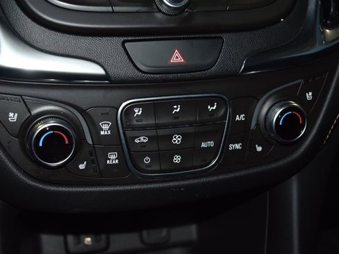 Used 2018 Chevrolet Equinox Premier image 14