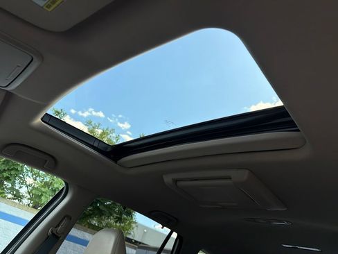 Used 2016 Honda Pilot Touring image 11