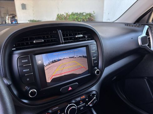 Used 2025 Kia Soul LX w/ LX Technology Package FWD image 22