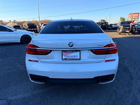 Used 2018 BMW 750i image 8