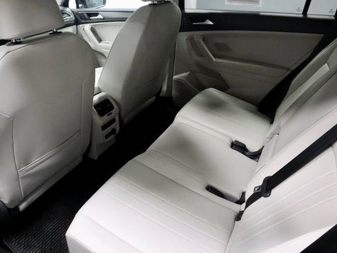 Used 2022 Volkswagen Tiguan SE image 20