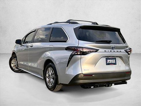 Used 2025 Toyota Sienna XLE FWD image 12