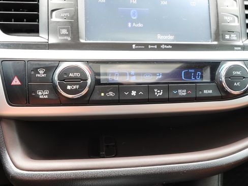 Used 2019 Toyota Highlander Limited Platinum w/ Carpet Mat Package (TMS) AWD/4WD image 6