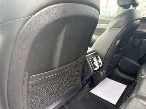 Used 2024 Kia Sorento S image 33