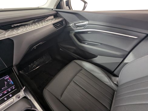 Used 2022 Audi e-tron Premium Plus w/ Premium Plus Package AWD/4WD image 13