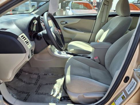 Used 2013 Toyota Corolla LE FWD image 14