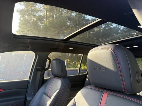 Used 2024 Chevrolet Traverse RS w/ LPO, Floor Liner Package FWD image 3