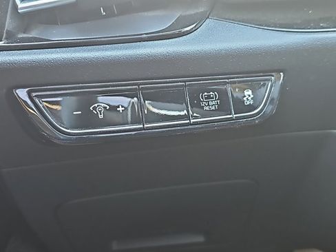 Used 2023 Kia Niro EX Touring image 17