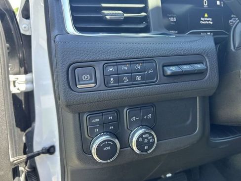 Used 2022 GMC Yukon Denali AWD/4WD image 17