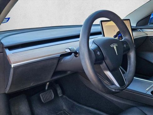 Used 2023 Tesla Model 3 Standard Range image 10