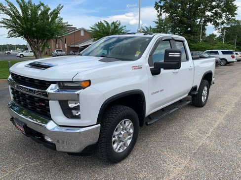 Used 2021 Chevrolet Silverado 2500 LT w/ Convenience Package AWD/4WD image 4