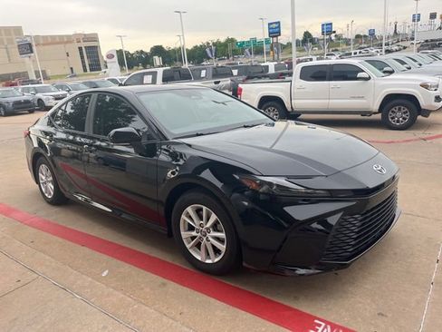 Used 2025 Toyota Camry LE w/ Convenience Package FWD image 4