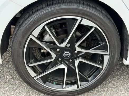 Used 2024 Nissan Sentra SR w/ SR Premium Package image 9