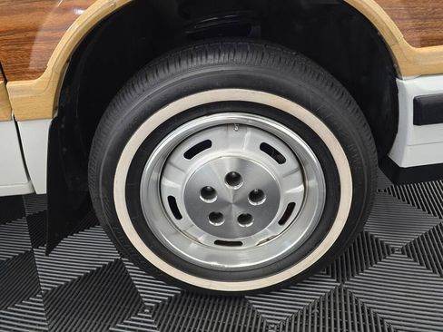 Used 1990 Dodge Grand Caravan LE image 17