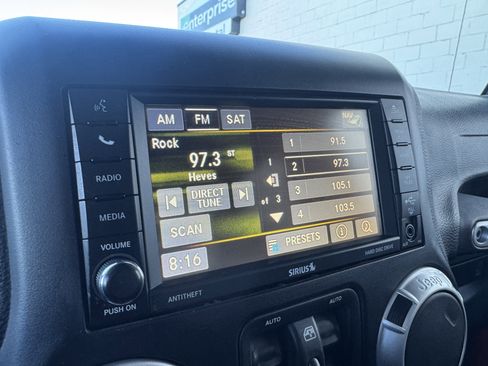 Used 2015 Jeep Wrangler Unlimited Rubicon w/ Connectivity Group image 24