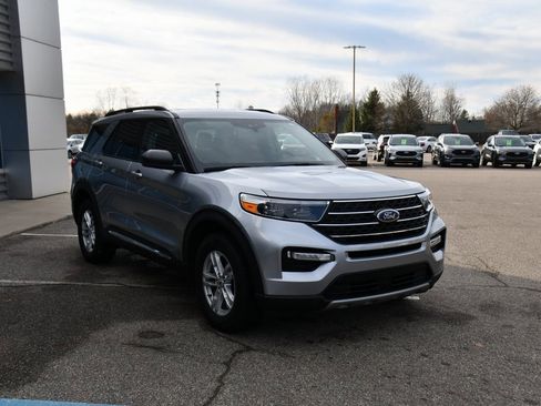 Used 2023 Ford Explorer XLT w/ Equipment Group 202A image 9