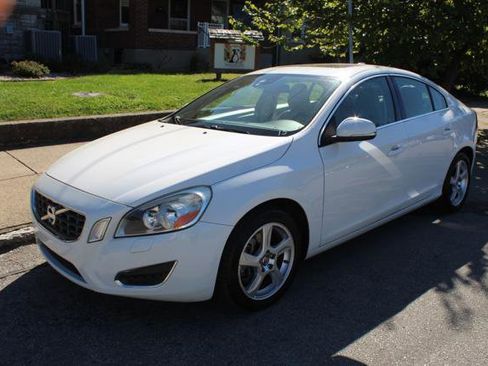 Used 2012 Volvo S60 T5 image 1