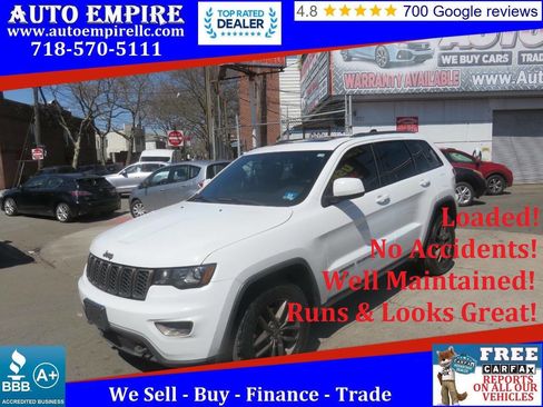 Used 2017 Jeep Grand Cherokee Laredo AWD/4WD image 1