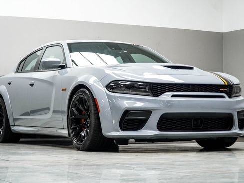 Used 2022 Dodge Charger Scat Pack RWD image 4