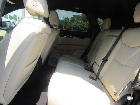 Used 2019 Cadillac XT5 AWD image 9