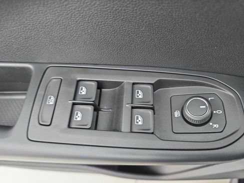 New 2026 Volkswagen Taos SE image 27