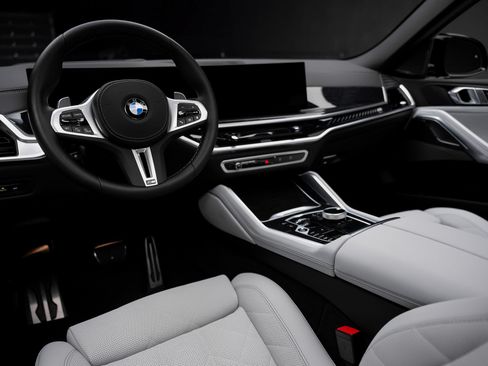Used 2026 BMW X6 M60i AWD/4WD image 2