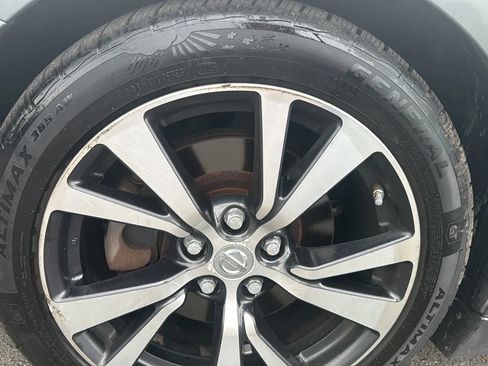 Used 2017 Nissan Maxima Platinum FWD image 5