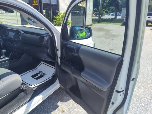 Used 2018 Toyota Tacoma SR RWD image 17