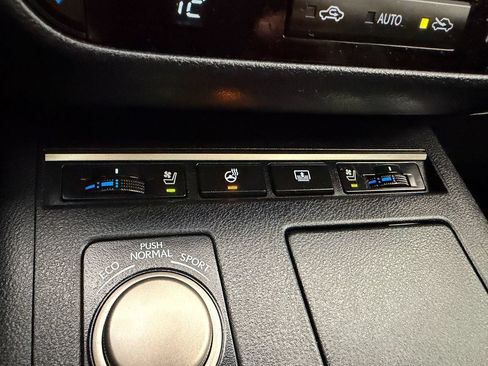 Used 2013 Lexus ES 350 w/ Luxury Pkg FWD image 23