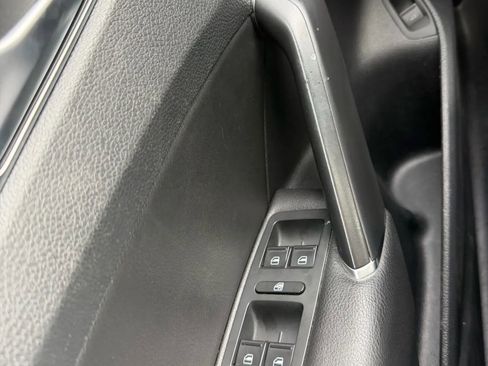 Used 2018 Volkswagen Passat 2.0T SE FWD image 18