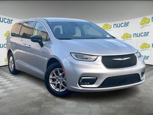 Used 2024 Chrysler Pacifica Touring-L image 1