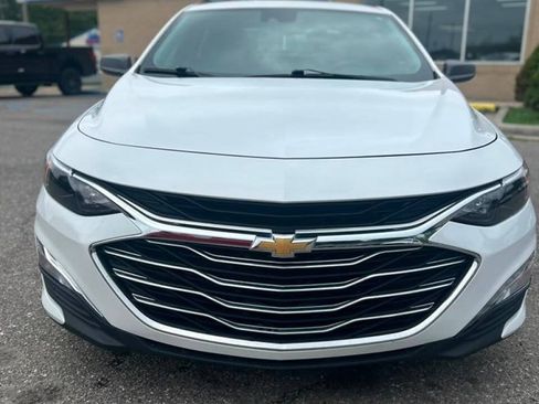 Used 2023 Chevrolet Malibu LS FWD image 2