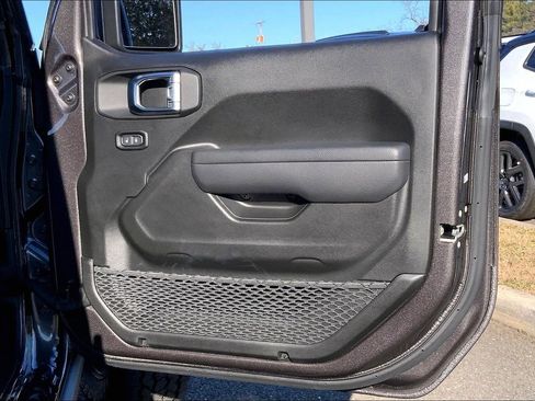 Certified 2025 Jeep Wrangler Willys image 20