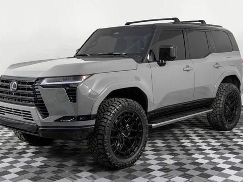 Used 2024 Lexus GX 550 w/ Accessory Package (2T) image 1