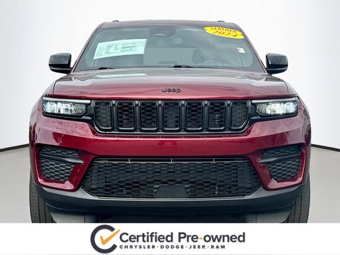 Certified 2024 Jeep Grand Cherokee Altitude image 16