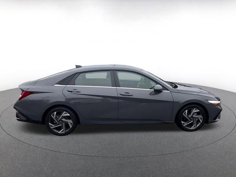 Used 2025 Hyundai Elantra Limited image 15